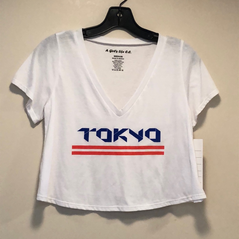 🆕Semi-Crop Swing V-neck Top! screen “TOKYO”! White! Jersey cotton knit! M